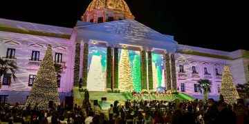 Palacio Nacional enciende su árbol de Navidad