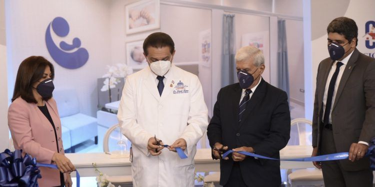 Ministro de Salud inaugura sala de lactancia materna en edificio corporativo de la Asociación Cibao