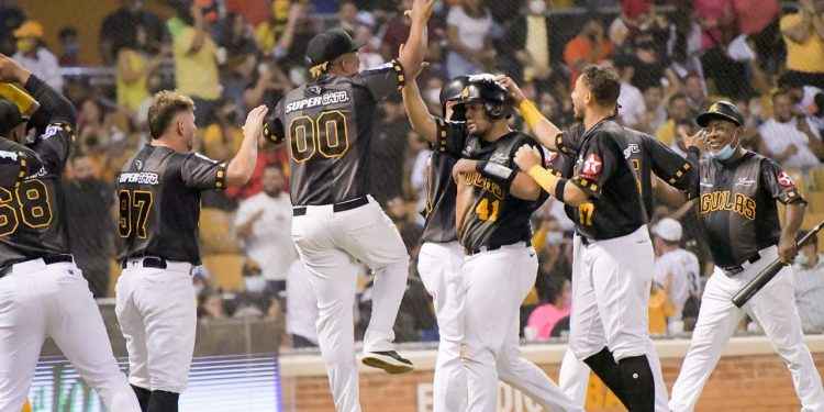 Águilas derrotan a Tigres 4-1 en el “Valle de la Muerte”