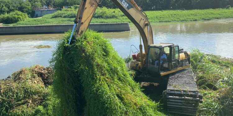 INDRHI inicia limpieza de obra de toma de sistemas UFE y Monsieur Bogaert en Santiago
