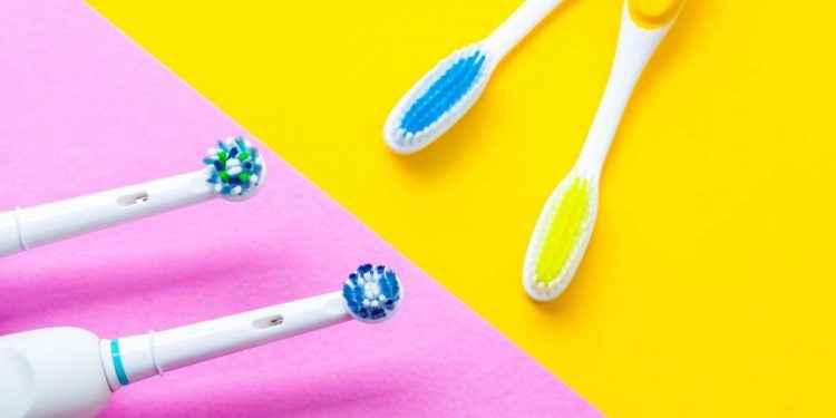 ¿Cepillo dental manual o eléctrico? Resolvemos el dilema