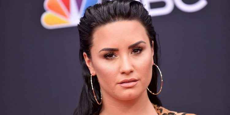Demi Lovato sorprende con drástico cambio de look