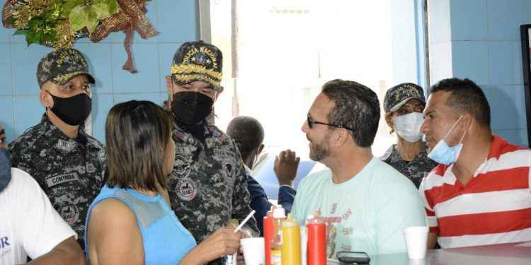 General Alberto Then supervisa labores preventivas en zonas comerciales y residenciales