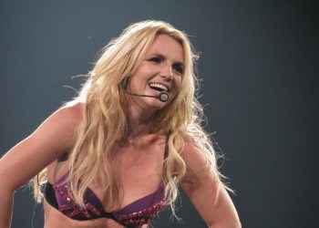 Britney Spears aparece arrullando a su nueve bebé y sorprende a sus fans