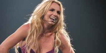 Britney Spears aparece arrullando a su nueve bebé y sorprende a sus fans