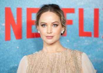 Jennifer Lawrence presume de embarazo cual diosa griega