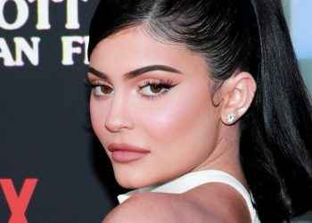 Kylie Jenner enternece a sus seguidores al presentar a su nuevo gato