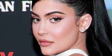 Kylie Jenner enternece a sus seguidores al presentar a su nuevo gato