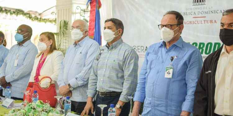 Abinader dispone pago 172 millones pesos a productores agrícolas de La Vega