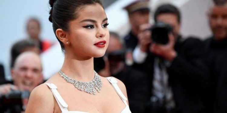 Selena Gómez contesta a un comentario sobre su trasplante de riñón, tras publicar una broma sobre beber