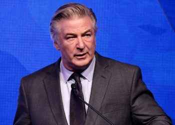 Alec Baldwin explica por qué no ha entregado su móvil a los investigadores