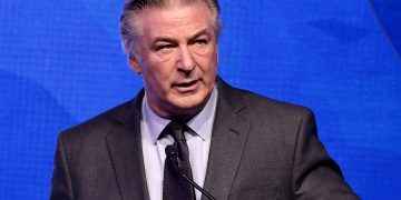 Alec Baldwin explica por qué no ha entregado su móvil a los investigadores