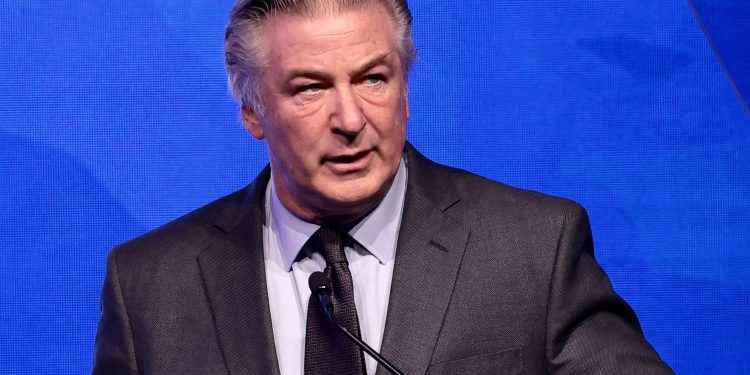 Alec Baldwin explica por qué no ha entregado su móvil a los investigadores