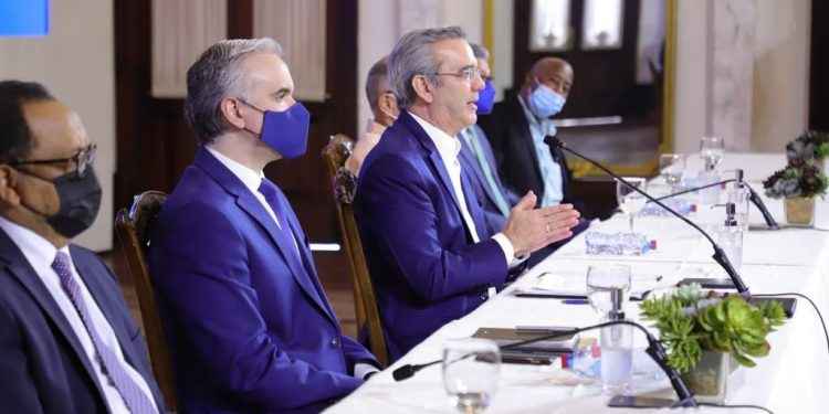 Presidente Abinader dispone nivelar desde este mes 92,627 pensiones civiles a 10 mil pesos