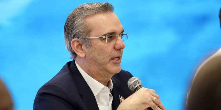Abinader dice que volver al confinamiento «es imposible y no hay necesidad»