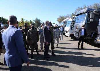 Presidente Abinader entrega más de 300 vehículos para modernizar parque móvil de las FFAA