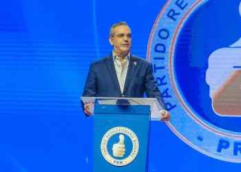 Abinader exhorta PRM asumir madurez las reformas