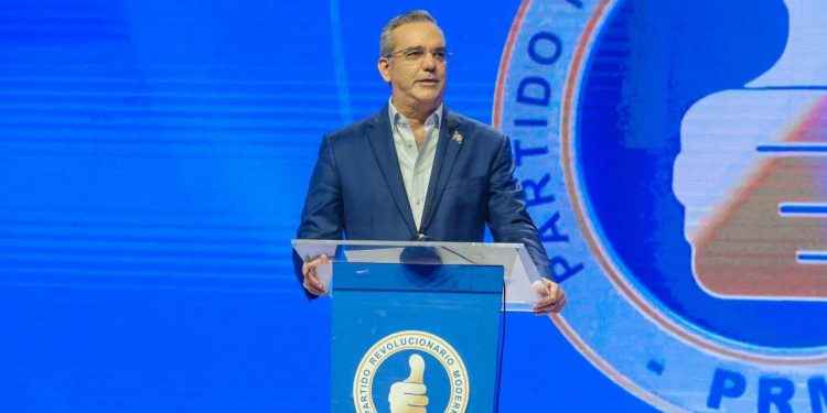 Abinader exhorta PRM asumir madurez las reformas