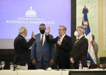 Presidente Abinader promulga Reglamento de Aplicación Ley Orgánica PN