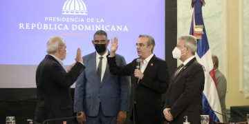 Presidente Abinader promulga Reglamento de Aplicación Ley Orgánica PN