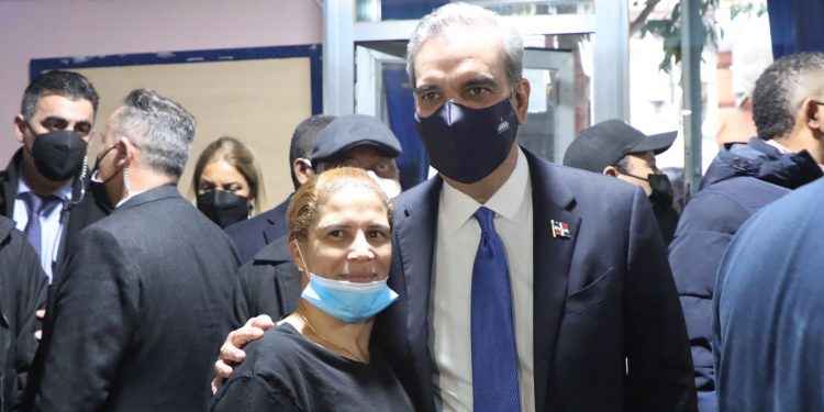 Presidente Abinader visita Zona de dominicanos en Madrid