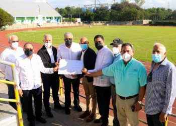 Andrés Bautista y Kevin Cruz entregan 15 millones para culminación de estadio Olímpico de Moca