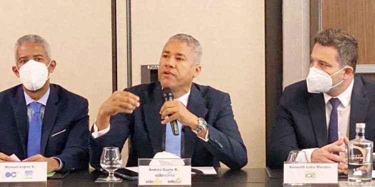 Director Edenorte Andrés Cueto agota intensa jornada de trabajo en Costa Rica