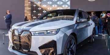 BMW acaba de presentar su primer coche que cambia de color