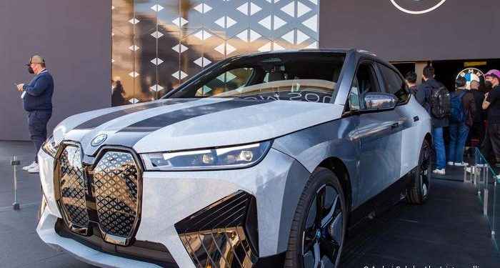 BMW acaba de presentar su primer coche que cambia de color