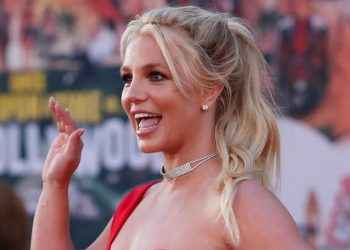 Desnuda con medias panty: las imágenes con las que Britney Spears sigue celebrando la “energía” de su libertad