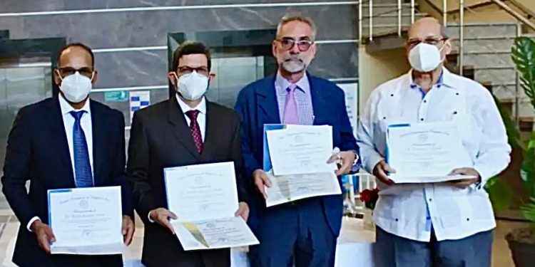 Colegio Dominicano de Cirujanos, filial Santiago reconoció la trayectoria de cuatro maestros de la cirugía