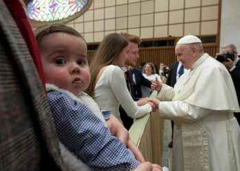 El Papa habló del egoísmo y se mostró contrariado: “Algunos no quieren tener hijos, pero en cambio tienen perros y gatos”