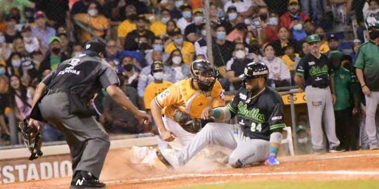Estrellas vencen a las Águilas 4 carreras por 3