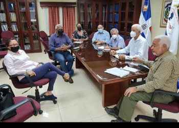 Ex presidentes y ex secretarios de la ADP se reúnen para colaborar con el retorno a clases presenciales