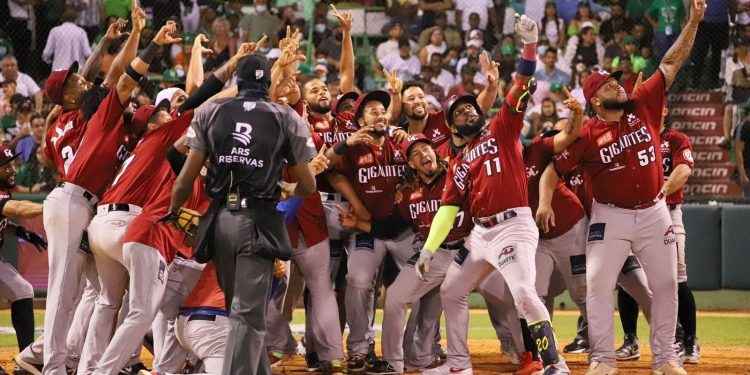 Peguero y Ozuna dan segundo triunfo a los Gigantes en la final