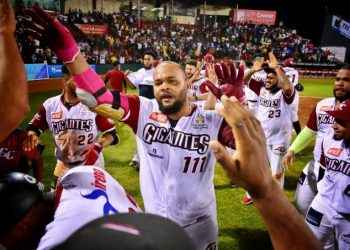 Gigantes vencen a las Águilas en el Julián Javier