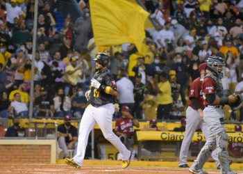 Águilas blanquean Gigantes para tercera victoria corrida