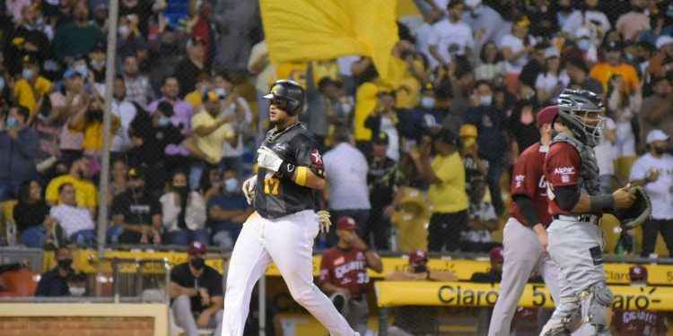 Águilas blanquean Gigantes para tercera victoria corrida