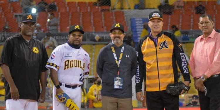 Julián Tavárez realizó lanzamiento de primera bola en el Estadio Cibao