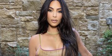 Kim Kardashian, descubierta por un error de Photoshop en una foto reciente