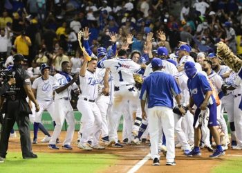 Águilas pierden ante Licey en 10 entradas