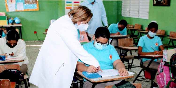 Maestros del Cibao continúan integrándose a clases presenciales