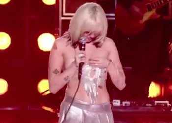 El incómodo momento que pasó Miley Cyrus en el show de Año Nuevo: casi queda desnuda
