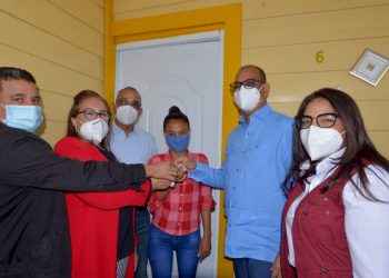 Obras Públicas entrega 9 viviendas a familia de escasos recursos en Santiago, La Vega y Elías Piña