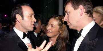 Por qué el Príncipe Andrés quiere que Kevin Spacey, también acusado de abuso, declare en su juicio por delitos sexuales