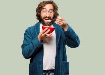¿Cenar fruta o un yogur es suficiente?