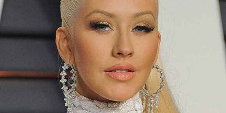Christina Aguilera retoma español con toda “La fuerza”