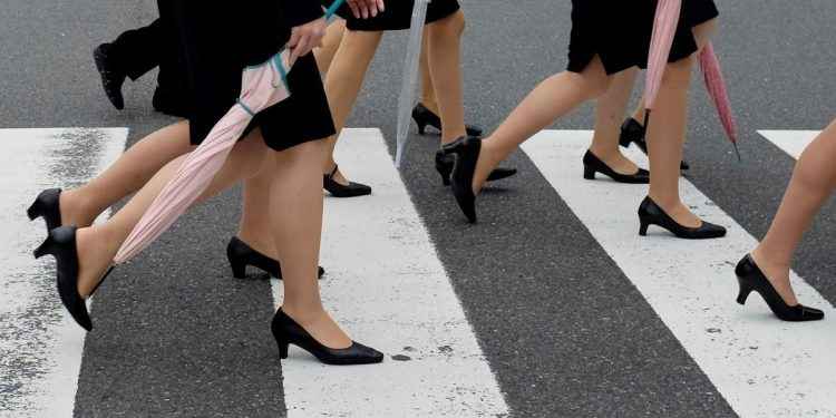 ¿Postureo o salud? El maltrato de los pies con el tacón
