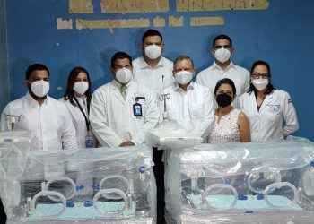 Fundación Refidomsa dona cuatro incubadoras al Hospital Presidente Estrella Ureña de Santiago