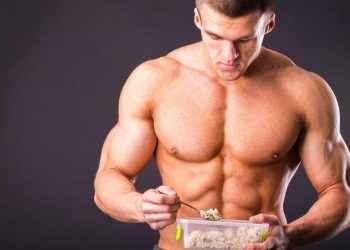 Comer más proteína para ganar músculo y otros falsos mitos que desconoces